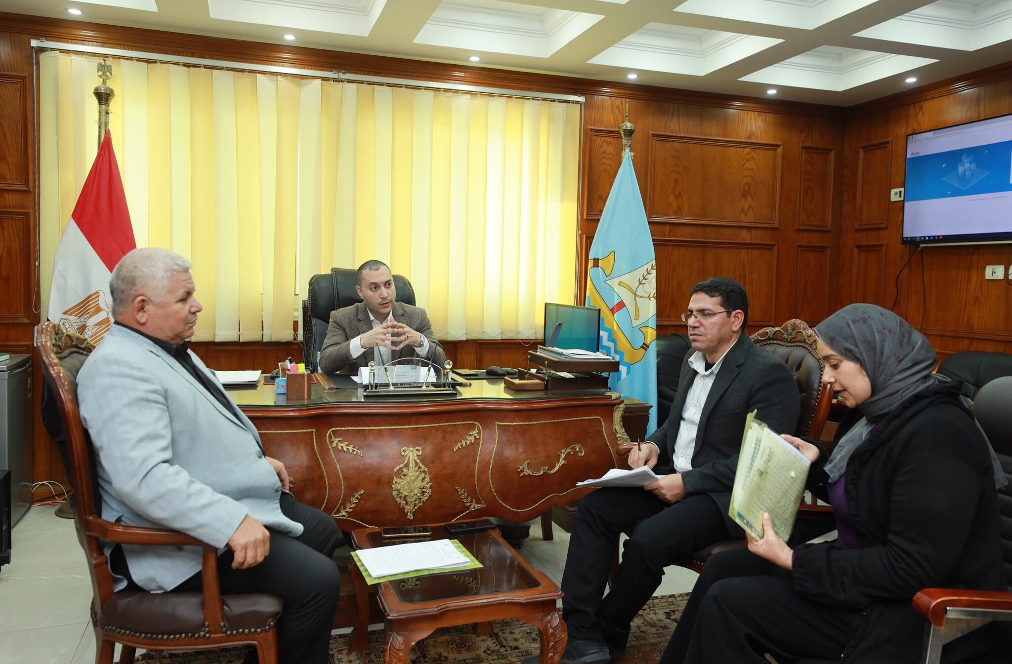 محافظ كفرالشيخ يوجه ببحث عدد من طلبات وشكاوى المواطنين.. التواصل المباشر لحل مشكلاتهم  