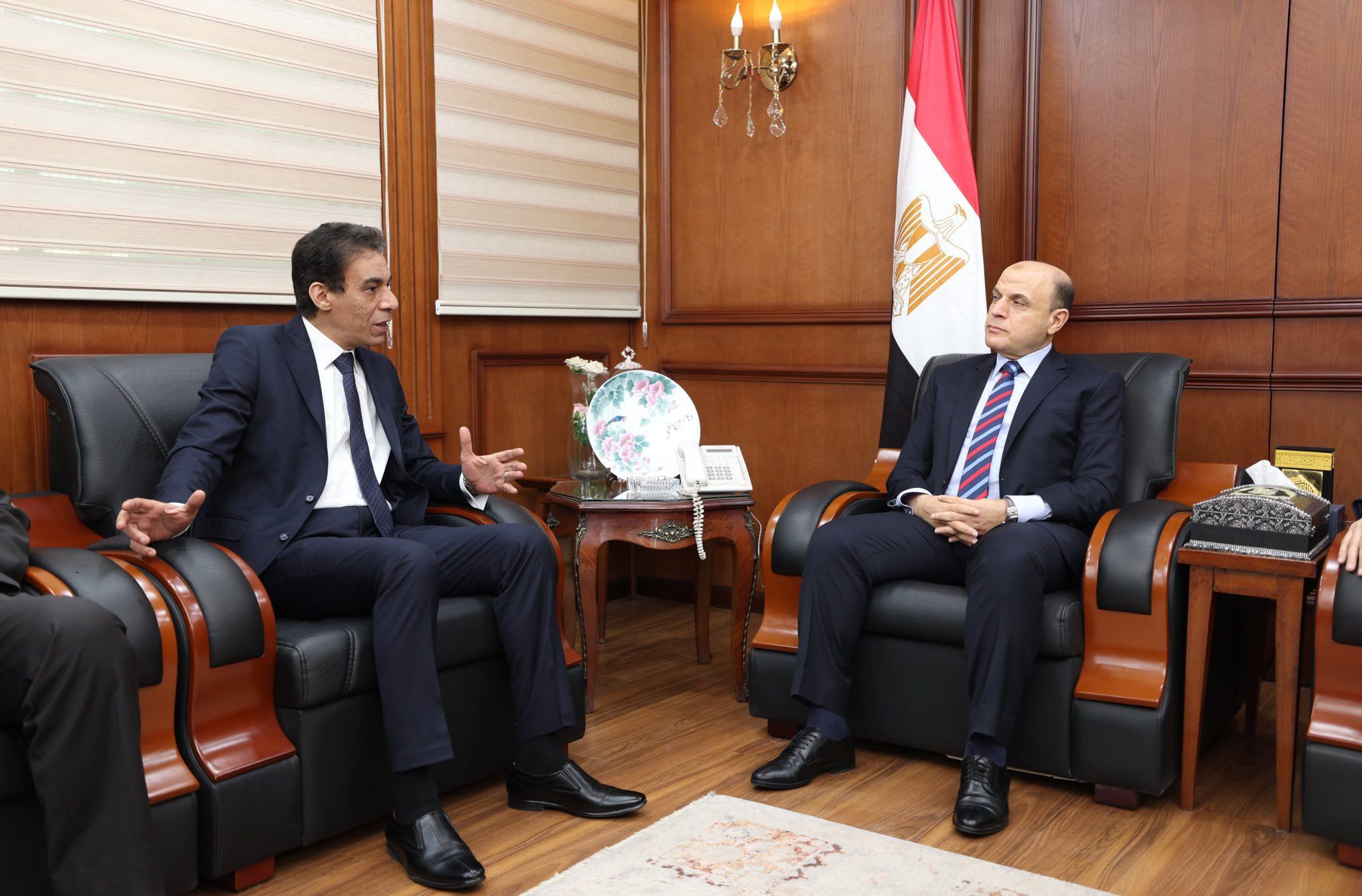 محافظ كفرالشيخ يستقبل مساعد وزير الخارجية للشئون القنصلية لبحث عدد من الملفات وافتتاح مكتب تصديقات وزارة الخارجية بالغرفة التجارية الجديدة  