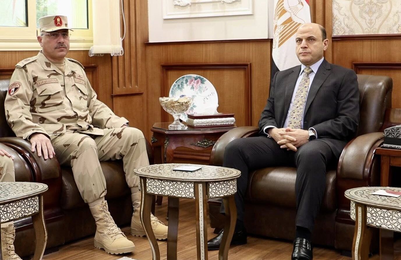 محافظ كفرالشيخ يستقبل مدير جمعية المحاربين القدماء وضحايا الحرب لدعم أسر الشهداء ومصابي العمليات الحربية  