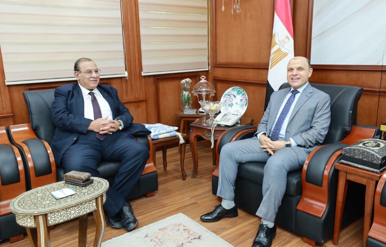 محافظ كفرالشيخ يستقبل رئيس مجلس إدارة الجمعية المصرية لتنظيم الأسرة ورئيس الاتحاد العام للجمعيات والمؤسسات الأهلية.. قبل تدشين مبادرة «أسرة المستقبل»  