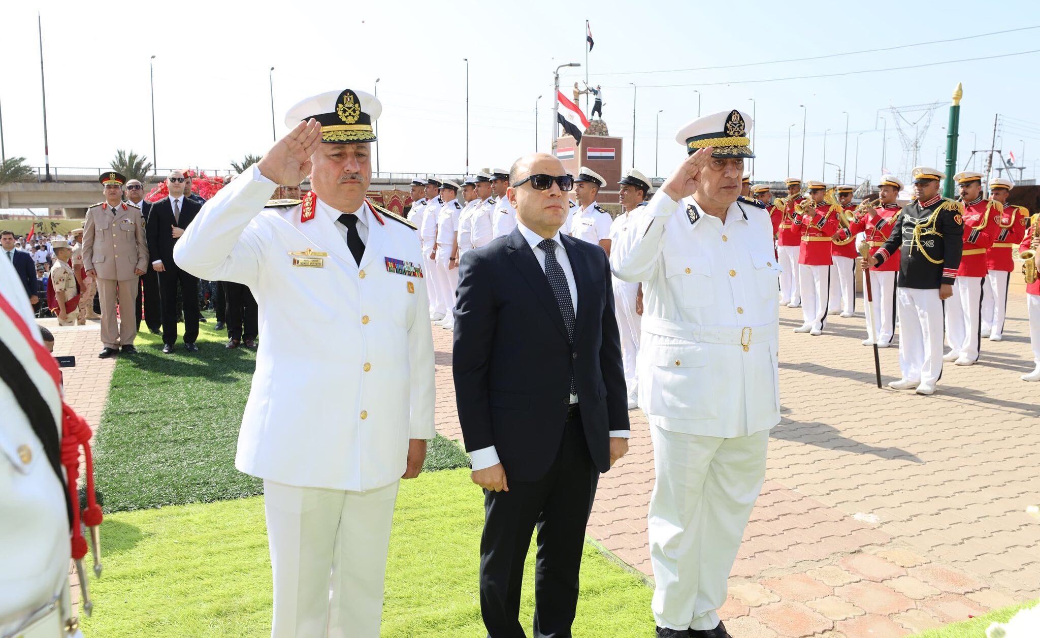 في الذكرى الـ69.. محافظ كفرالشيخ يضع أكاليل الزهور على النصب التذكاري لشهداء معركة البرلس البحرية  