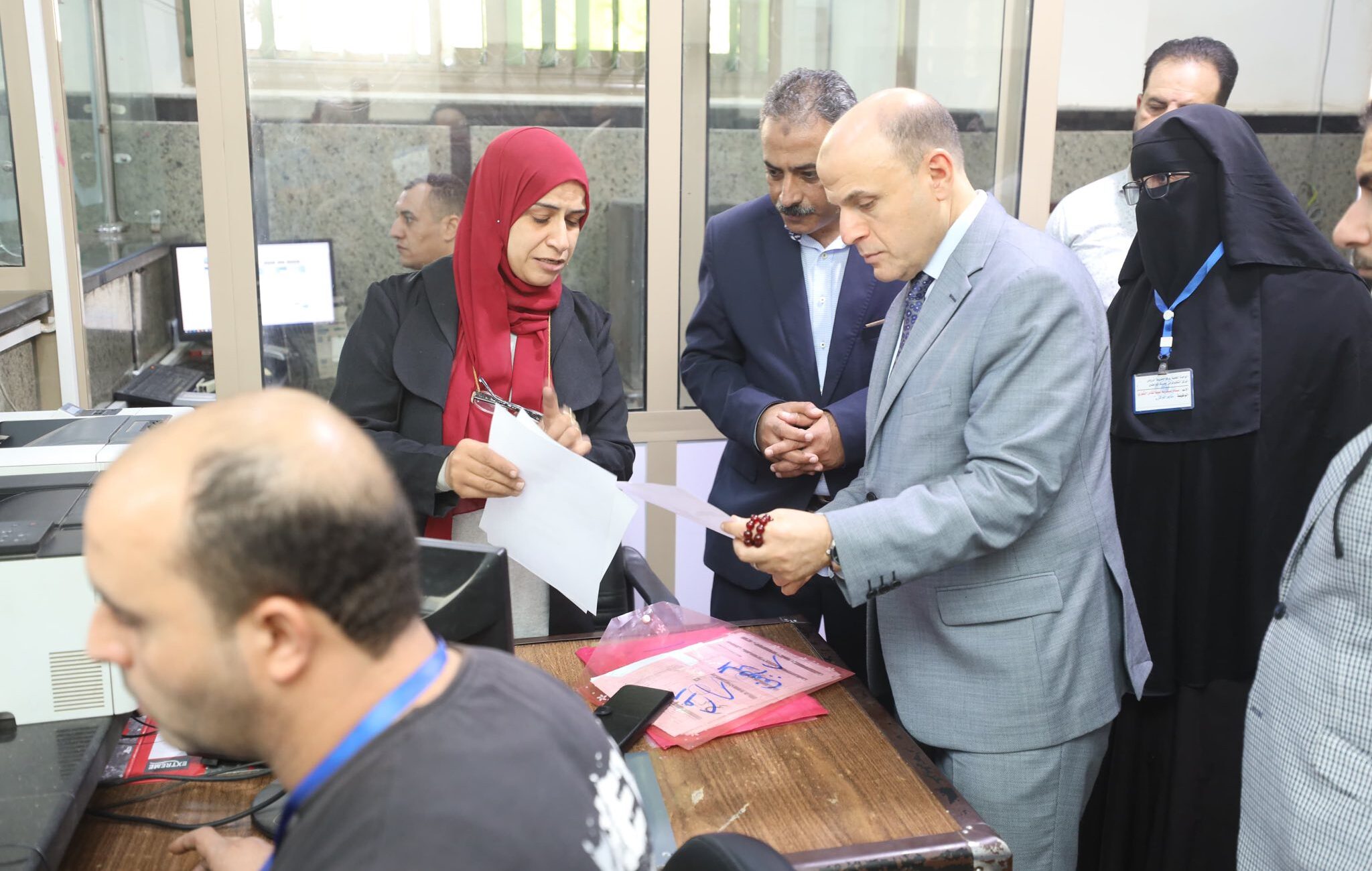 محافظ كفرالشيخ يتابع انتظام العمل بالمركز التكنولوجي بالرياض.. ويوجه بسرعة إنجاز طلبات التصالح والتقنين وتيسير خدمات المواطنين  