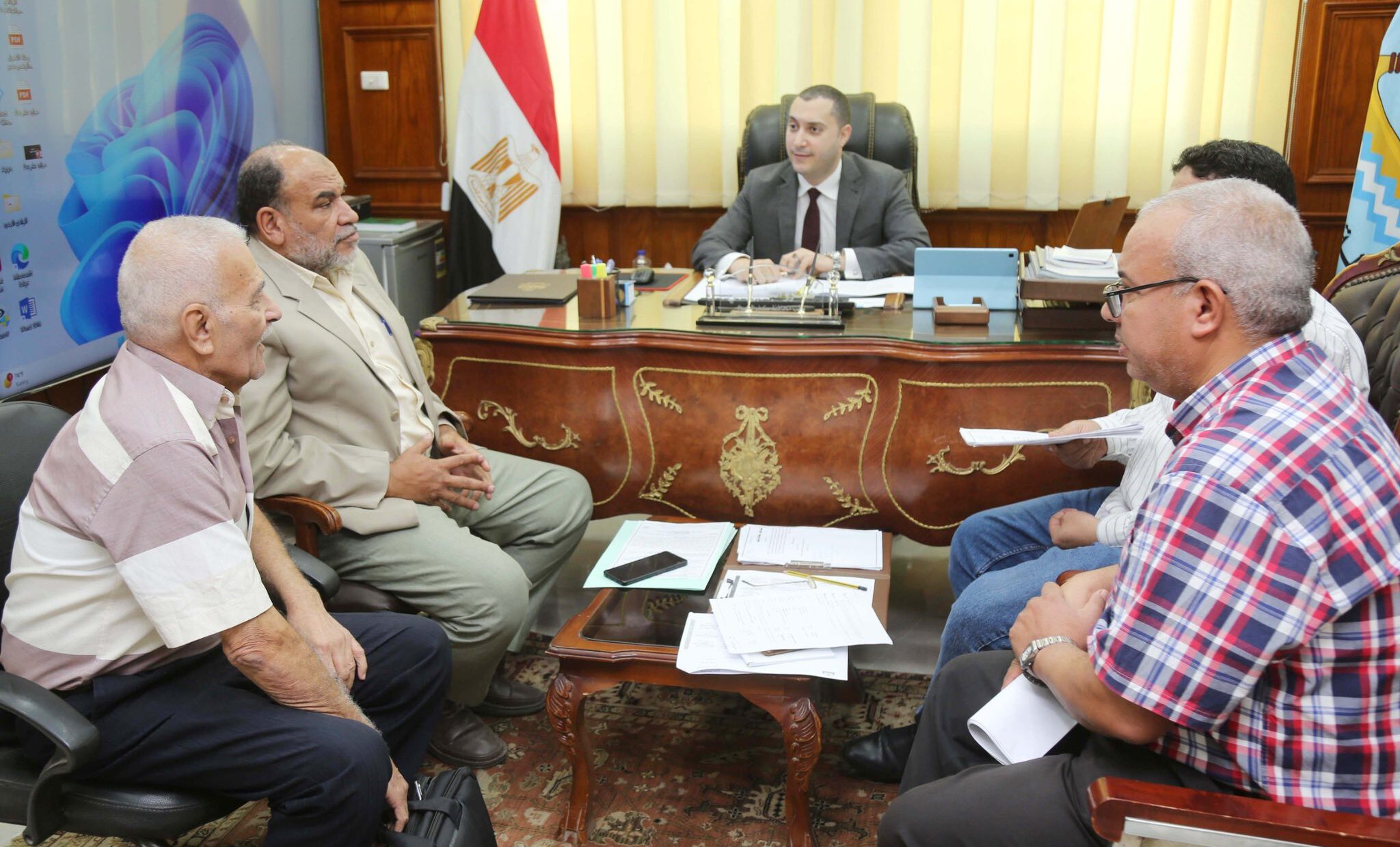 محافظ كفرالشيخ يوجّه ببحث عدد من طلبات وشكاوى المواطنين.. التواصل المباشر لحل مشكلاتهم  
