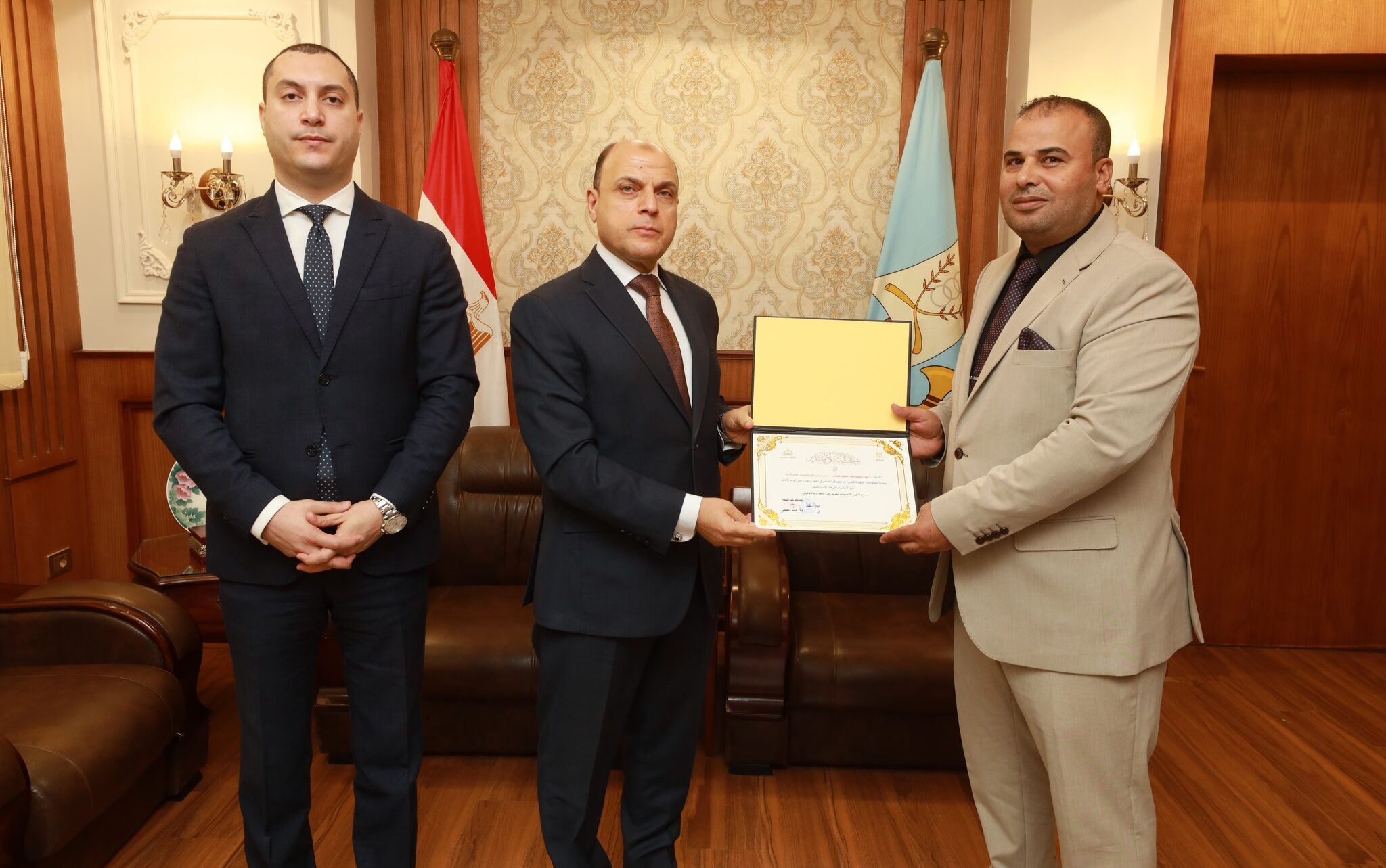 محافظ كفرالشيخ يكرم فريق عمل مركز نظم المعلومات الجيومكانية وعددًا من مديري الوحدات المتميزة بالمراكز والمدن  