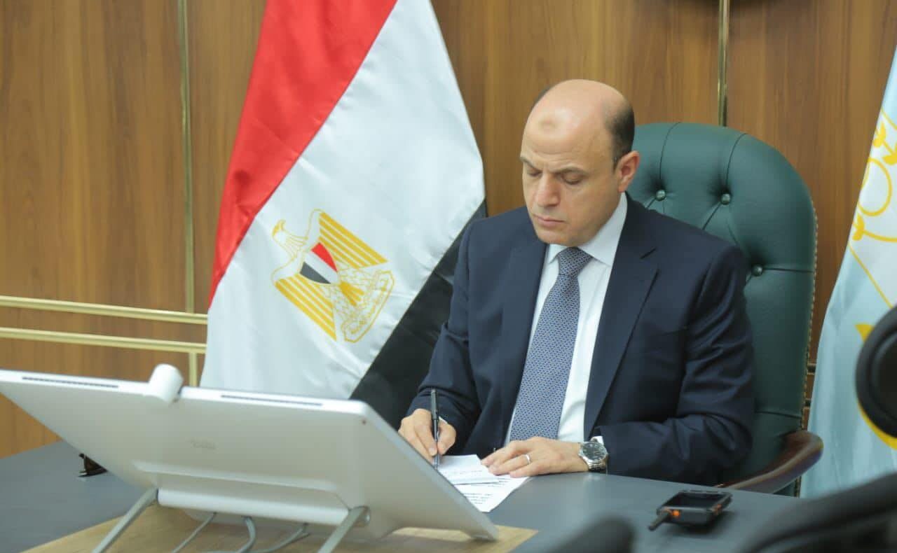 محافظ كفرالشيخ يعتمد التعريفة الجديدة لنقل الركاب.. محذرًا من استغلال المواطنين في تحصيل مبالغ أزيد من التعريفة المقررة  