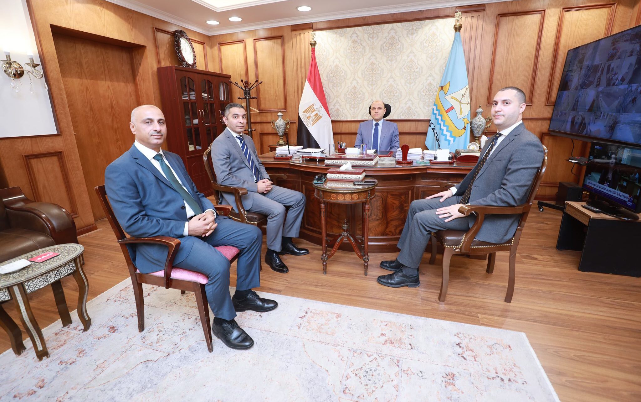 محافظ كفرالشيخ يبحث مع وفد الجهاز القومي لتنظيم الاتصالات عدد من الملفات وتنفيذ حملة توعية رقمية بالمحافظة  