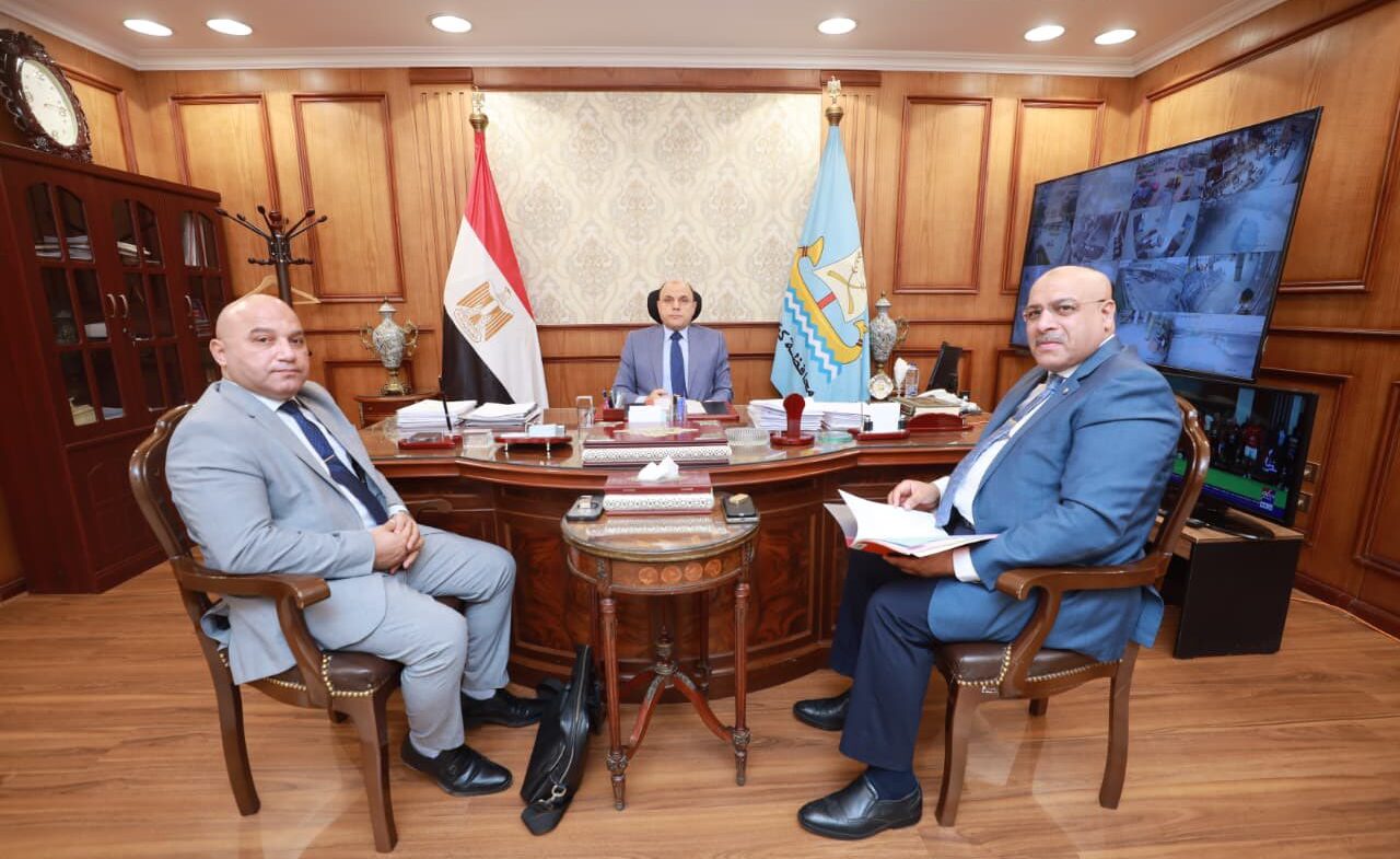 محافظ كفرالشيخ يبحث مع وفد الهيئة العامة للاستثمار سبل دعم المشروعات وجذب الاستثمارات الجديدة  