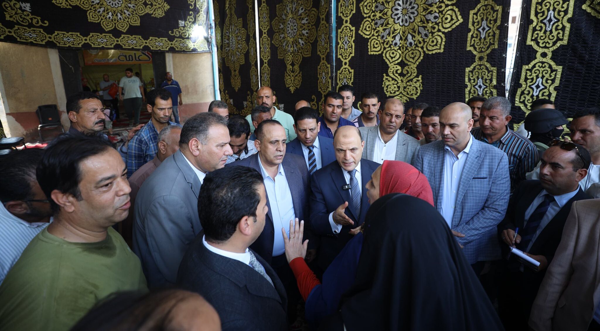 في حوار مباشر مع الأهالي.. محافظ كفرالشيخ يستمع لطلبات سيدي سالم ويؤكد: المواطن شريك في التنمية  