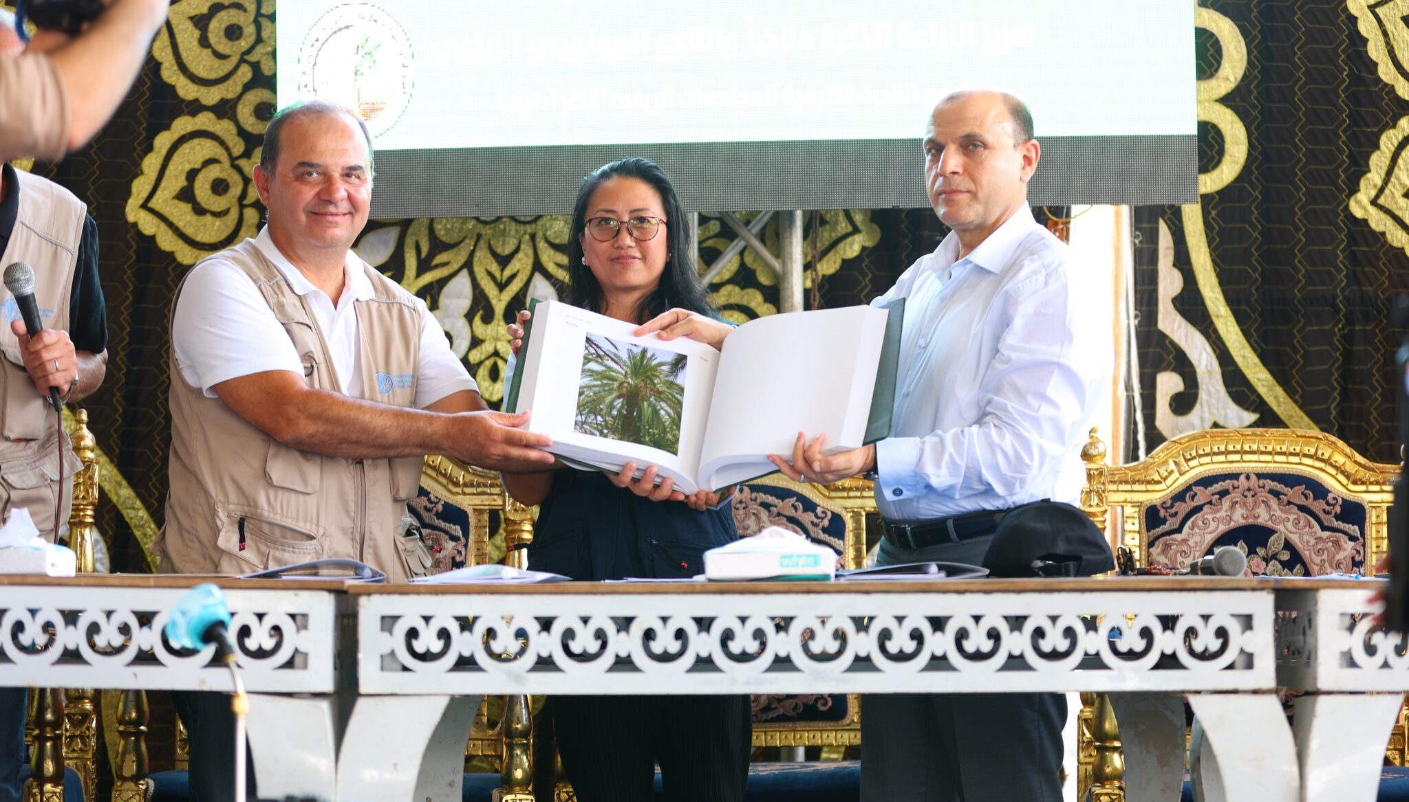 محافظ كفرالشيخ يشهد تخريج ١٠٠ مزارع ومزارعة من المدارس الحقلية بأبو شعلان بالتعاون مع منظمة الأغذية والزراعة للأمم المتحدة «FAO» "فاو".. ويؤكد: دعم الزراعة الذكية ومساندة الفلاح  