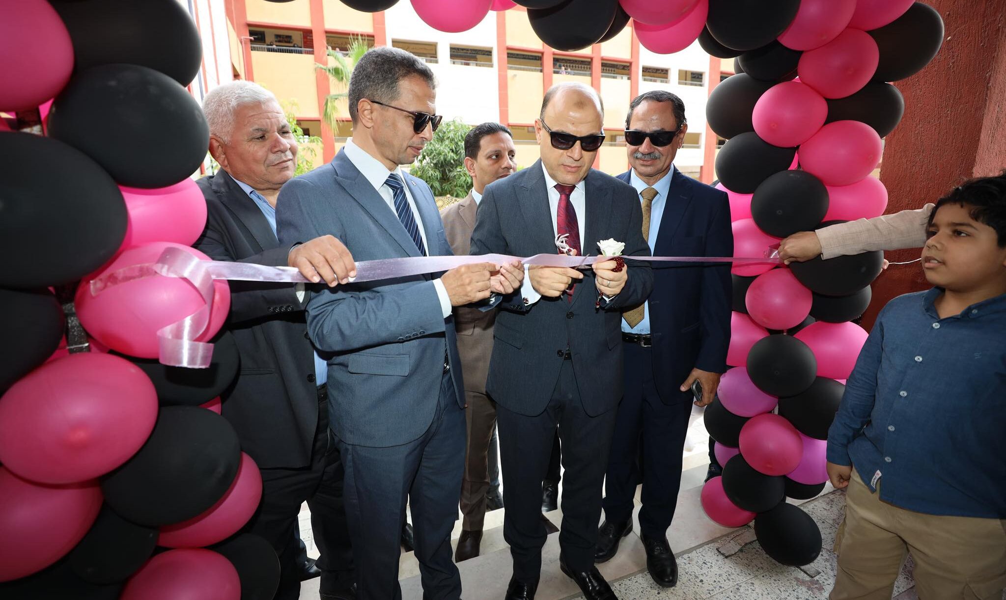 محافظ كفرالشيخ يفتتح المعرض الدائم لتوفير المستلزمات المدرسية للطلاب الأولى بالرعاية مجاناً.. بالمدرسة الثانوية الصناعية للبنات.. مشيدًا بالمشاركة المجتمعية  