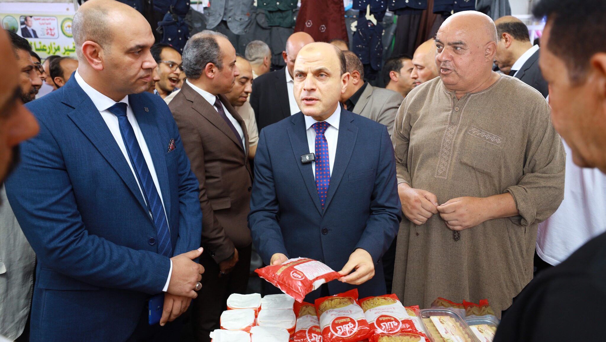 محافظ كفرالشيخ يتابع معارض «أهلًا مدارس» بجميع المراكز والمدن.. تخفيضات تصل إلى 50% على المستلزمات المدرسية والسلع الغذائية.. والذي يستمر حتى نهاية سبتمبر الجاري  
