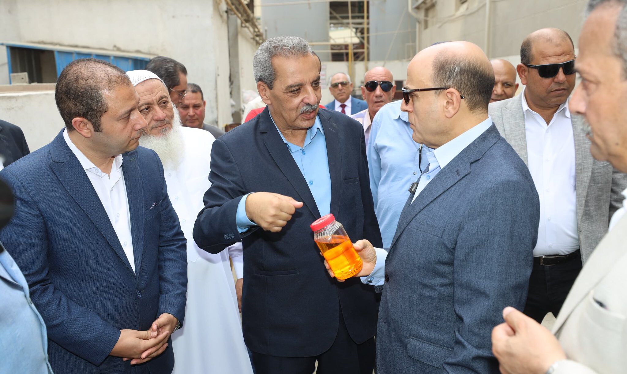 محافظ كفرالشيخ يتفقد مصنع الشرق الأوسط لاستخلاص الزيوت بالمنطقة الصناعية ببلطيم  