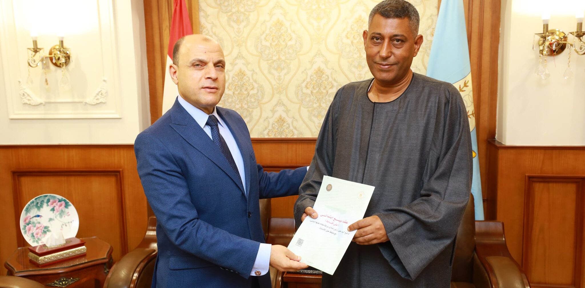 محافظ كفرالشيخ يُسلّم 9 عقود تقنين أراضي أملاك دولة للمستفيدين من المواطنين.. «إنتهينا من تسليم 1424 عقد.. تسهيلات غير مسبوقة فى السداد وسرعة إنهاء الإجراءات »  