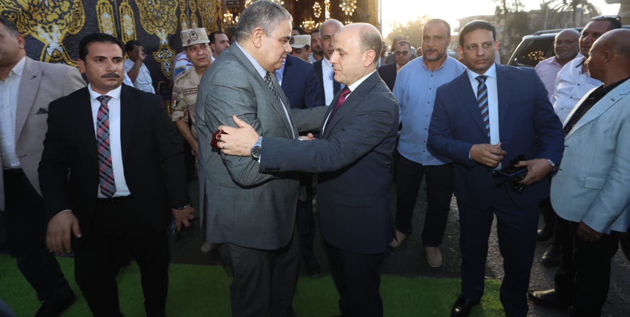 محافظ كفرالشيخ يقدم واجب العزاء في وفاة والدة «رئيس الجامعة السابق».. بسيدي سالم  