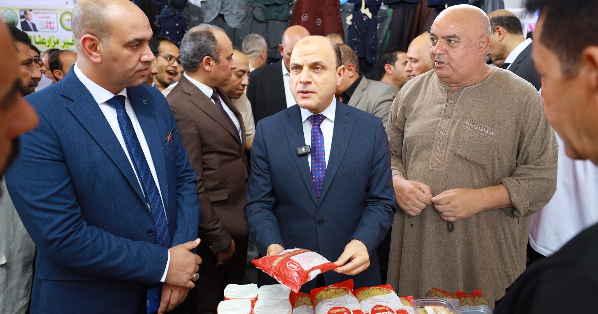 محافظ كفرالشيخ يعلن استمرار مبادرة "سوق اليوم الواحد" بمعرض «أهلًا مدارس» وتعميمها على مراكز ومدن المحافظة.. توفير السلع بأسعار مخفضة لخدمة أهالينا  