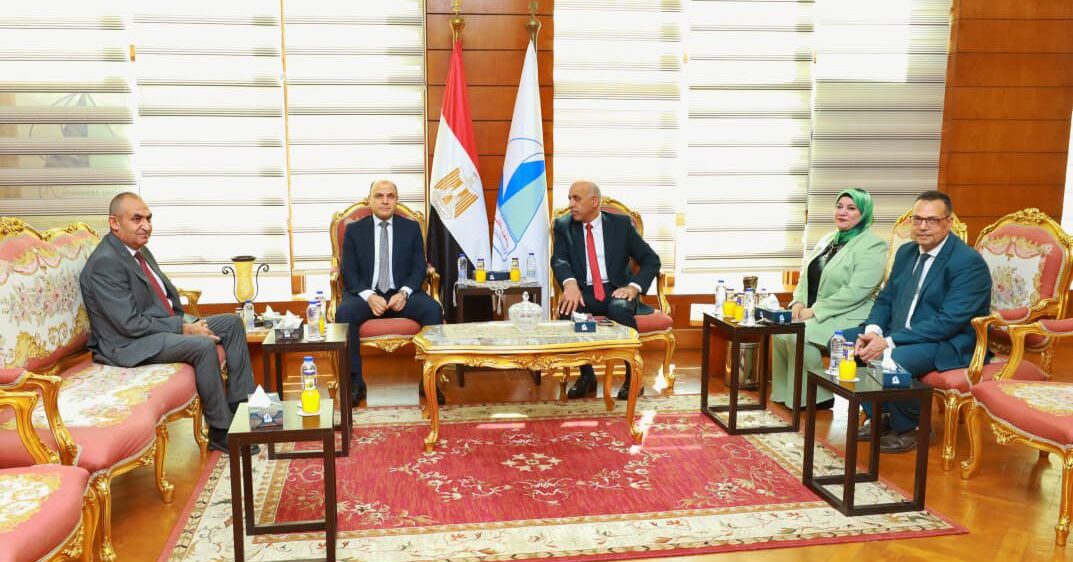 محافظ كفرالشيخ يشارك في اجتماع مجلس الجامعة ويستعرض عدد من المشروعات التنموية والخدمية..مؤكدًا على التعاون المشترك لتحقيق التنمية وتحسين الخدمات لأهالينا  