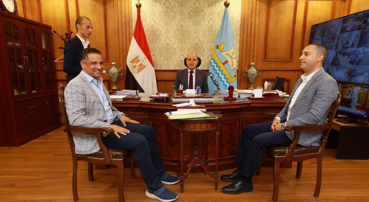 محافظ كفرالشيخ يناقش عدد من الملفات ومشاكل الدوائر مع أعضاء مجلسي النواب والشيوخ .. مؤكداً على التكامل بين السلطتين التنفيذية والتشريعية لتحقيق الأهداف التنموية وتحسين الخدمات للمواطنين  