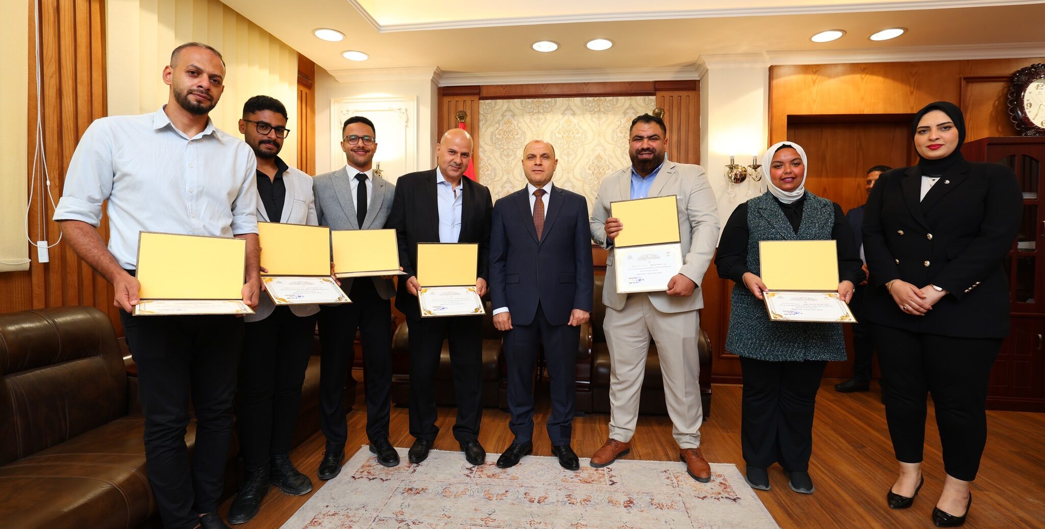 محافظ كفرالشيخ يُكرم فريق الإعلام لدورهم في تطوير الرسالة الإعلامية وصناعة المحتوى الرقمي ودعم جهود التنمية  