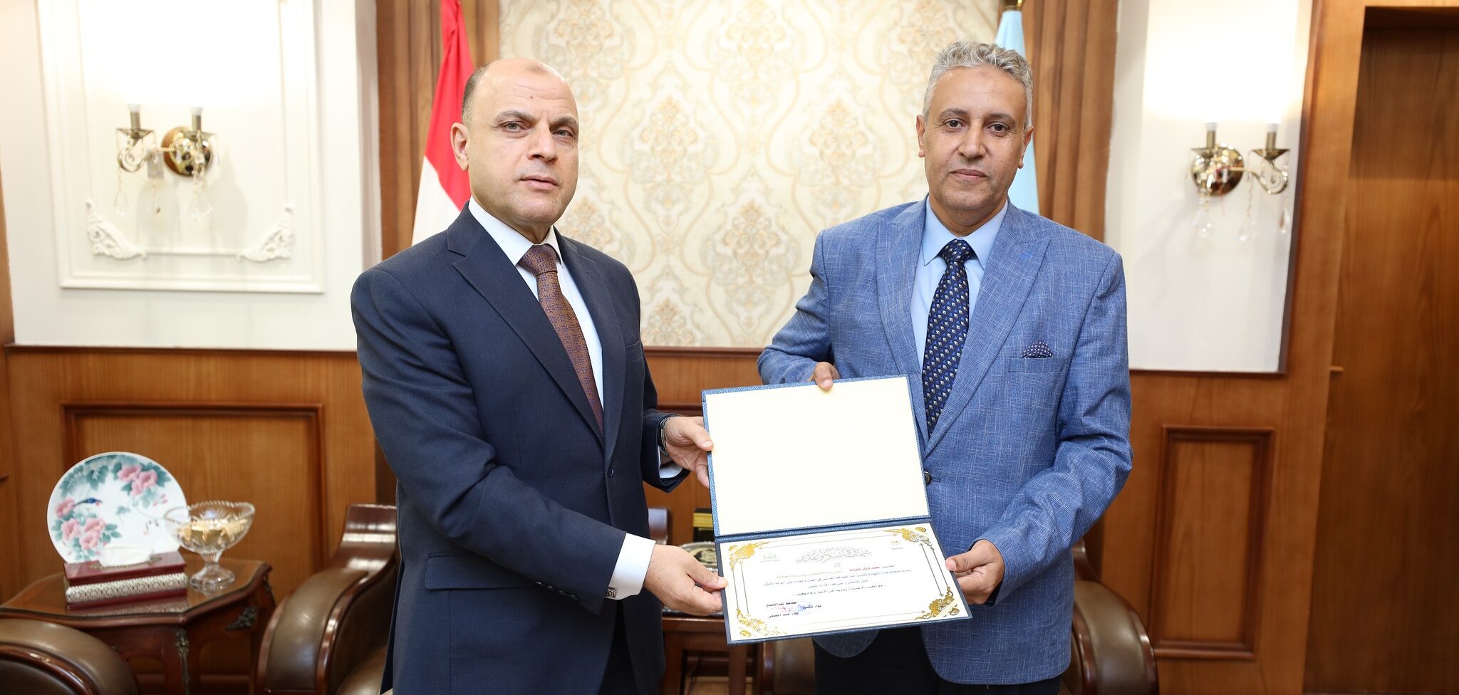 محافظ كفرالشيخ يكرم المتميزين من الهيئة العامة للتنمية الصناعية وإدارة الاستثمار ومكتب الهيئة العامة للاستثمار والمناطق الحرة تقديرًا لجهودهم في خدمة المستثمرين وتحسين بيئة الأعمال  