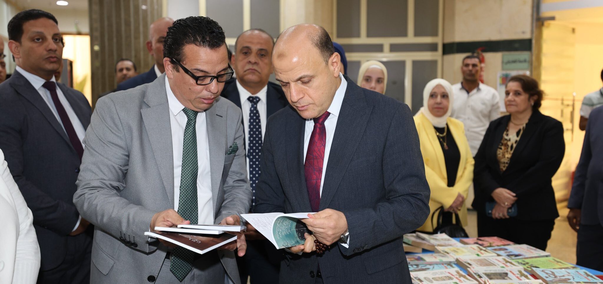 محافظ كفرالشيخ يتفقد معرض الكتاب بالمركز الثقافي على هامش مشاركته فى احتفالات ذكرى ثورة 23 يوليو  
