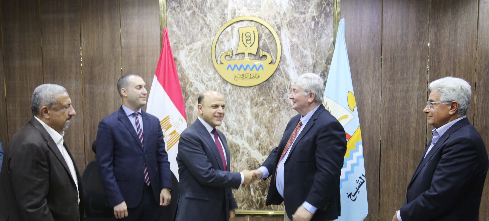 شهد اللواء دكتور علاء عبدالمعطي محافظ كفرالشيخ اليوم الثلاثاء مراسم توقيع عقد تنفيذ مشروع محطة معالجة مياه كتشنر بالناصرية بمركز ومدينة بيلا  