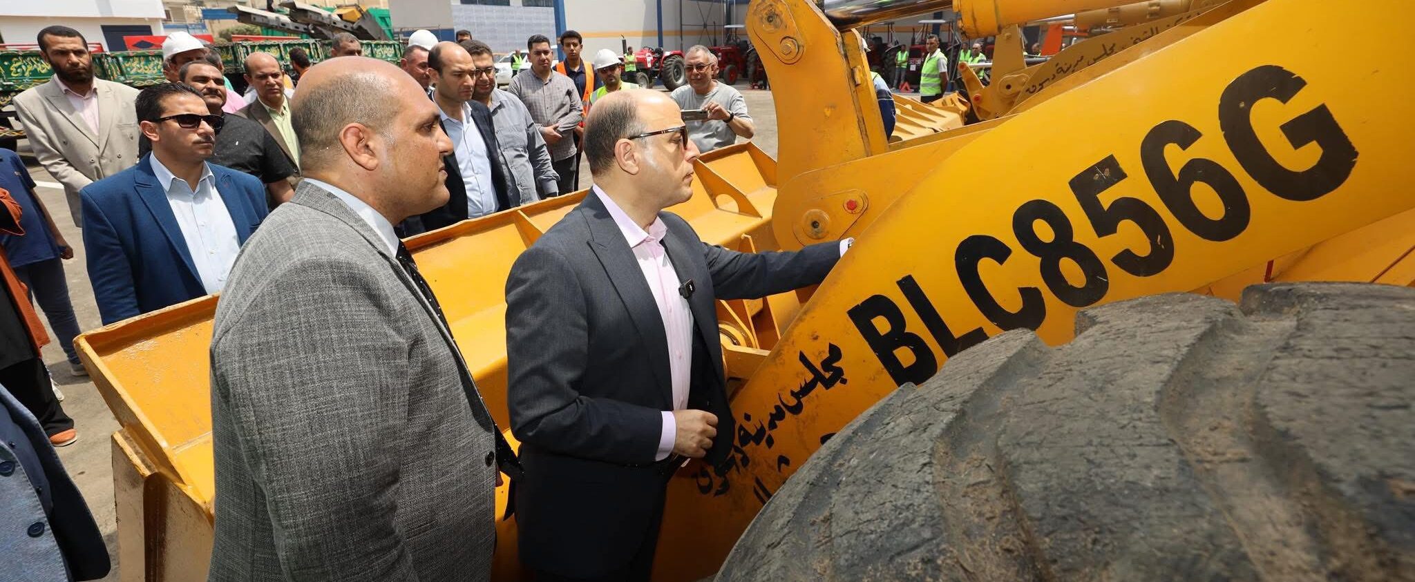 محافظ كفر الشيخ: إعادة تشغيل 50 معدة نظافة متهالكة بدسوق  