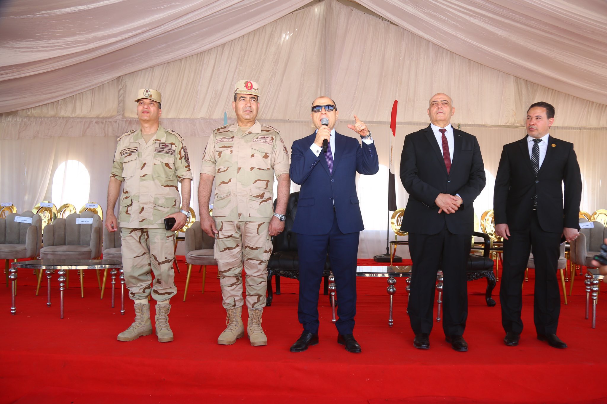 محافظ كفرالشيخ وقائد قوات الدفاع الشعبي والعسكري يشهدان اصطفاف معدات وسيارات الطوارئ ضمن فعاليات التدريب المشترك «صقر 150» للتأكد من جاهزية المحافظة لمجابهة الأزمات والكوارث وتفعيل خطط الطوارئ الميدانية  