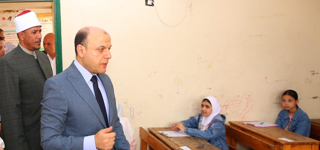 محافظ كفرالشيخ يطمئن على سير امتحانات الشهادة الابتدائية الأزهرية بالمعهد الابتدائي النموذجي  