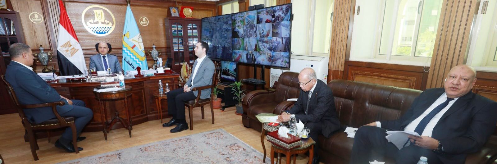 محافظ كفرالشيخ يناقش عدد من الملفات ومشاكل الدوائر مع أعضاء مجلسي النواب والشيوخ .. متابعة تنفيذ مشروعات المحافظة وتحقيق جودة الخدمات لأهالينا  