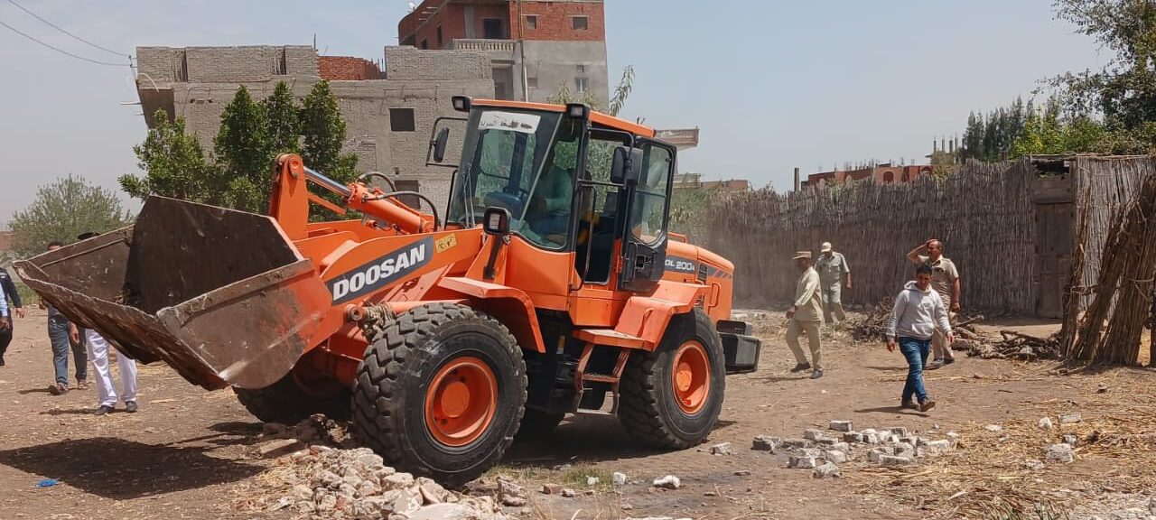 محافظ كفرالشيخ يعلن انطلاق المرحلة الأولى من الموجة الـ 26 لإزالة التعديات علي الأراضي الزراعية وأملاك الدولة ومخالفات البناء في مراكز المحافظة  