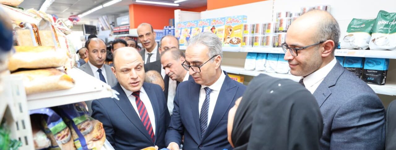 محافظ كفرالشيخ ورئيس جهاز حماية المستهلك يتفقدان “كازيون ماركت” لمتابعة حركة الأسواق والتفاعل مع المواطنين  