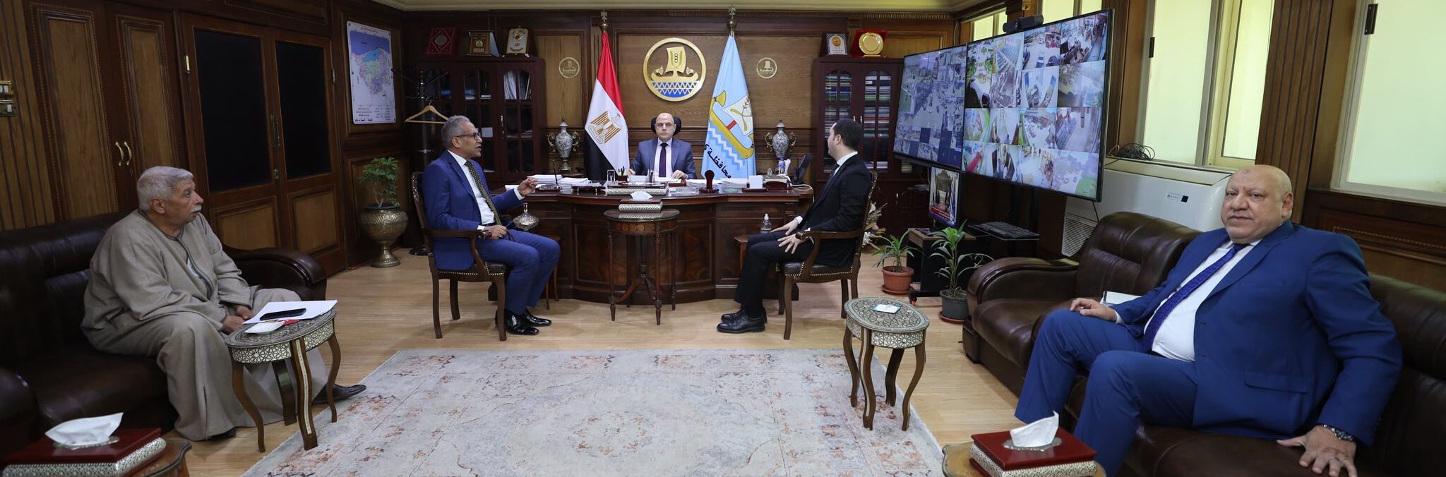 محافظ كفرالشيخ يناقش عدد من الملفات ومشاكل الدوائر مع أعضاء مجلسي النواب والشيوخ .. متابعة تنفيذ مشروعات المحافظة وتحقيق جودة الخدمات لأهالينا  