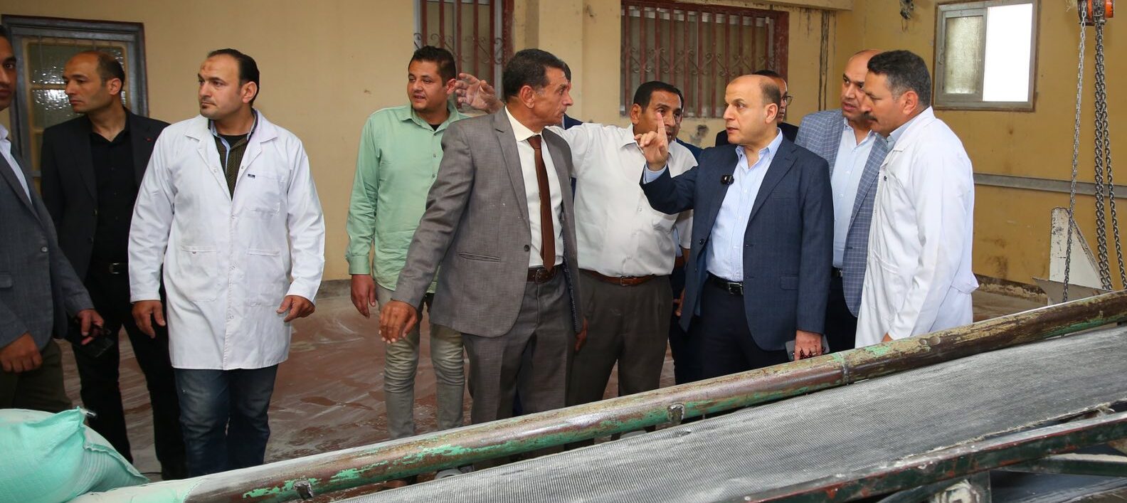 محافظ كفرالشيخ يتفقد مطحن سلندرات عاصمة المحافظة.. لإنتاج الدقيق التمويني بطاقة 385 طن/ يوميًا  
