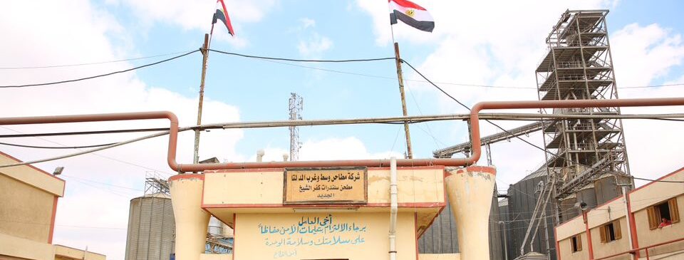 محافظ كفرالشيخ يتفقد صوامع القمح المعدنية التابعة لشركة مطاحن وسط وغرب الدلتا.. بعاصمة المحافظة بسعة تخزينية 30 ألف طن  