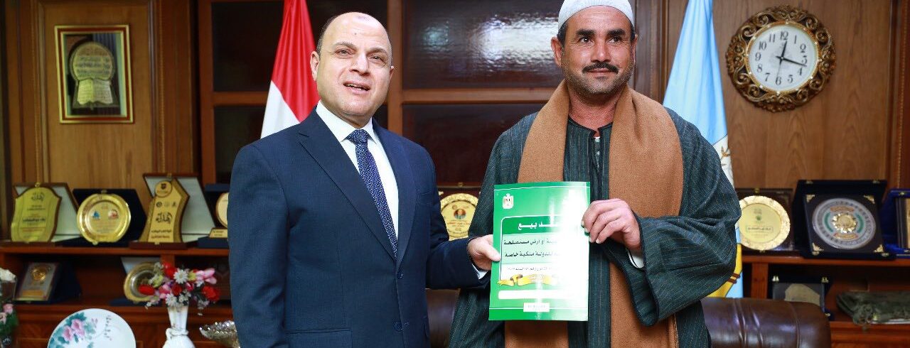 محافظ كفرالشيخ يُسلّم 15 عقد تقنين أراضي أملاك دولة للمستفيدين من المواطنين.. «إنتهينا من تسليم 1253 عقد.. تسهيلات غير مسبوقة فى السداد وسرعة إنهاء الإجراءات »  
