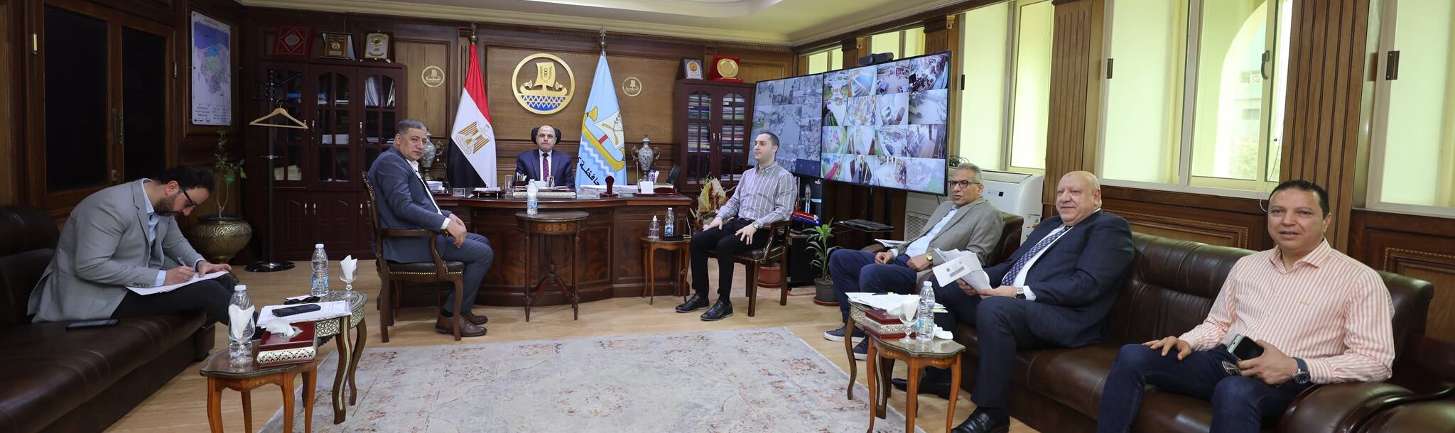 محافظ كفرالشيخ يناقش عدد من الملفات ومشاكل الدوائر مع أعضاء مجلسي النواب والشيوخ .. متابعة تنفيذ مشروعات المحافظة وتحقيق جودة الخدمات لأهالينا  