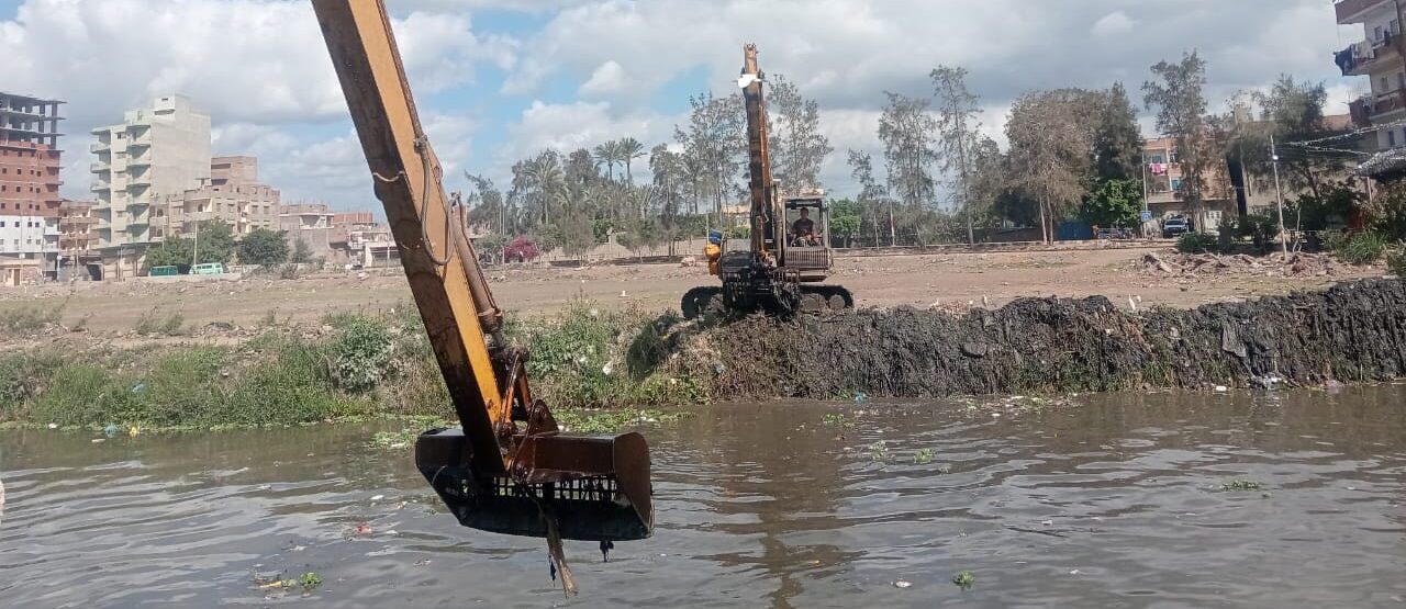 محافظ كفرالشيخ يتابع أعمال تطهير ترعة القضابة بمدينة فوه  