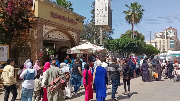 محافظ كفرالشيخ يتابع توافد المواطنين على حديقة الأسرة والرحلات النيلية بدسوق لقضاء إجازة عيد الفطر المبارك  