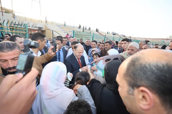 كفرالشيخ: توزيع الوروّد والهدايا وكروت تهنئة فخامة " الرئيس " على المارة احتفالًا بعيد الفطر المبارك| بالصور  