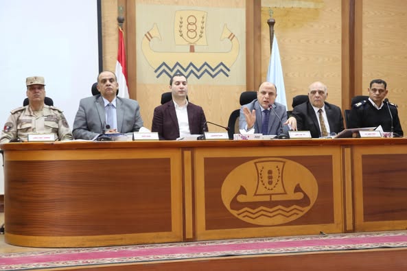 محافظ كفرالشيخ يترأس المجلس التنفيذى للمحافظة لمناقشة عددًا من الموضوعات والقرارات الخدمية والتنموية .. مقدمًا التهنئة بمناسبة حلول عيد الفطر المبارك  