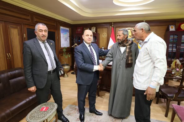المواطن أولاً.. محافظ كفرالشيخ يستجيب لـ 466 مزارعًا بسيدى سالم.. بإنهاء أزمة صرف الأسمدة الزراعية لـ 3297 فداناً بعد سنوات من المعاناة  