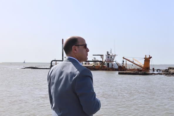 محافظ كفرالشيخ يتفقد أعمال التكريك ببحيرة البرلس.. جهود غير مسبوقة لتنمية الثروة السمكية  