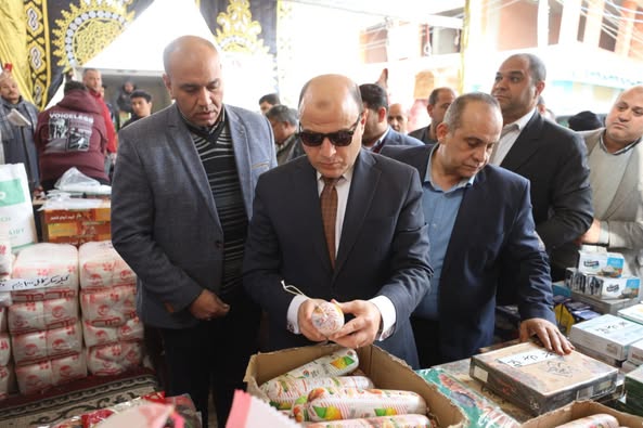 محافظ كفر الشيخ يتابع موقف توافر السلع الغذائية والأساسية بمعارض "أهلاً رمضان" وأسواق "اليوم الواحد" بمراكز ومدن المحافظة بتخفيضات تصل إلى 35% لتخفيف العبء عن أهالينا  