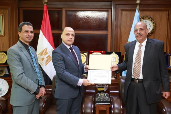 محافظ كفرالشيخ يكرم الفائزين بالمركز الأول على مستوى الجمهورية بمسابقات التربية والتعليم.. مؤكداً دعمه للتعليم والمتميزين فى كافة قطاعات المحافظة  