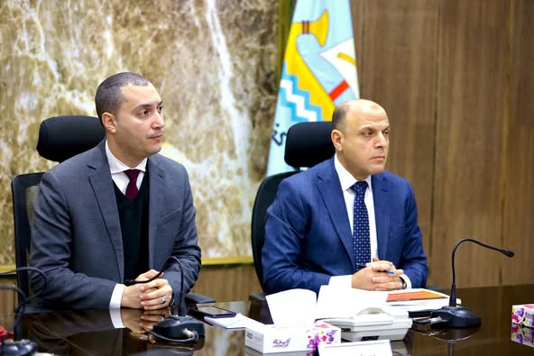 محافظ كفرالشيخ يعقد اجتماعًا موسعًا لمناقشة خطة تنفيذ الهوية البصرية: تتناسب مع طبيعة المحافظة وتاريخها العريق.. لتعزيز الانتماء الوطني وتحقيق التنمية المستدامة  