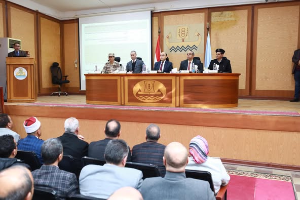 محافظ كفرالشيخ يناقش موقف تنفيذ مشروعات الخطة الاستثمارية للعام المالي 20242025  