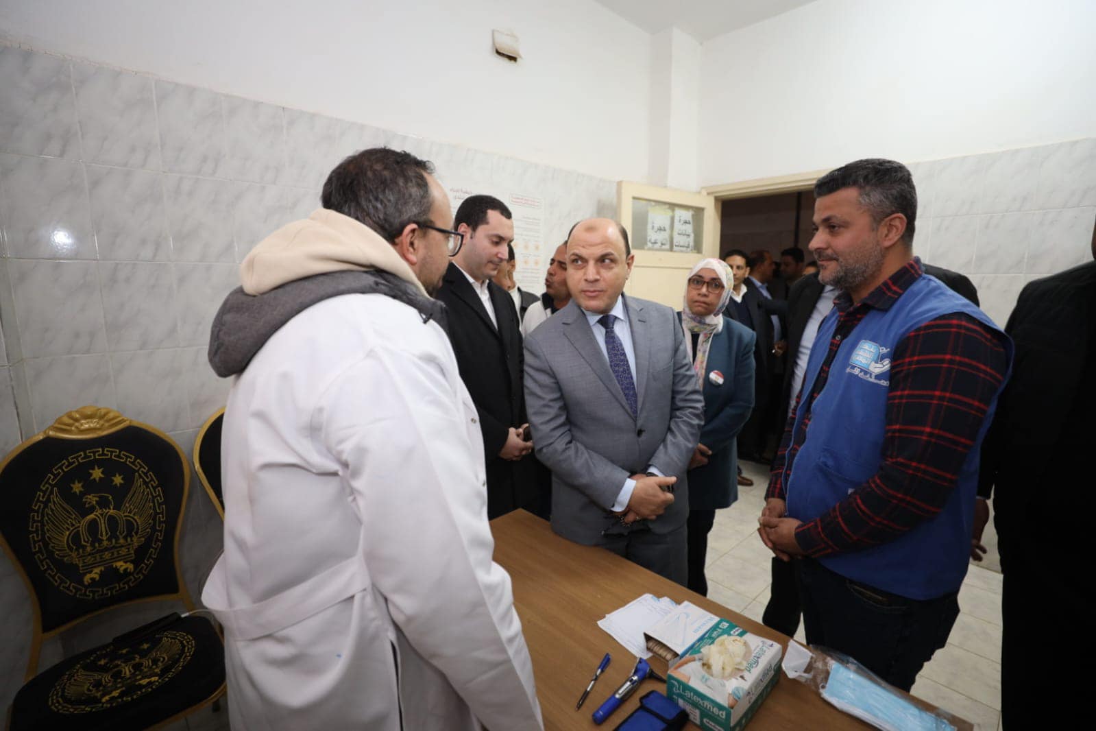 محافظ كفرالشيخ يتفقد القافلة المجانية للجنة الطبية العليا والاستغاثات بمجلس الوزراء بالتعاون مع بنك الشفاء المصري .. مقدمًا الشكر لدولة رئيس مجلس الوزراء  