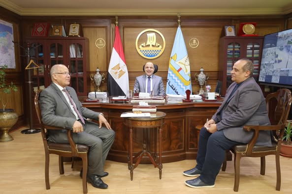 محافظ كفرالشيخ يناقش عدد من الملفات ومشاكل الدوائر مع أعضاء مجلسي النواب والشيوخ .. متابعة تنفيذ مشروعات المحافظة وتحقيق جودة الخدمات لأهالينا  
