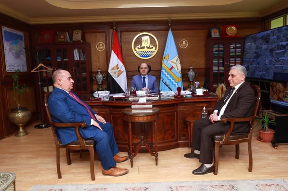 محافظ كفرالشيخ يناقش سبل التنمية الزراعية والاستفادة من المبادرات البنكية للمزارعين مع الرئيس التنفيذي للفروع بالبنك الزراعي  