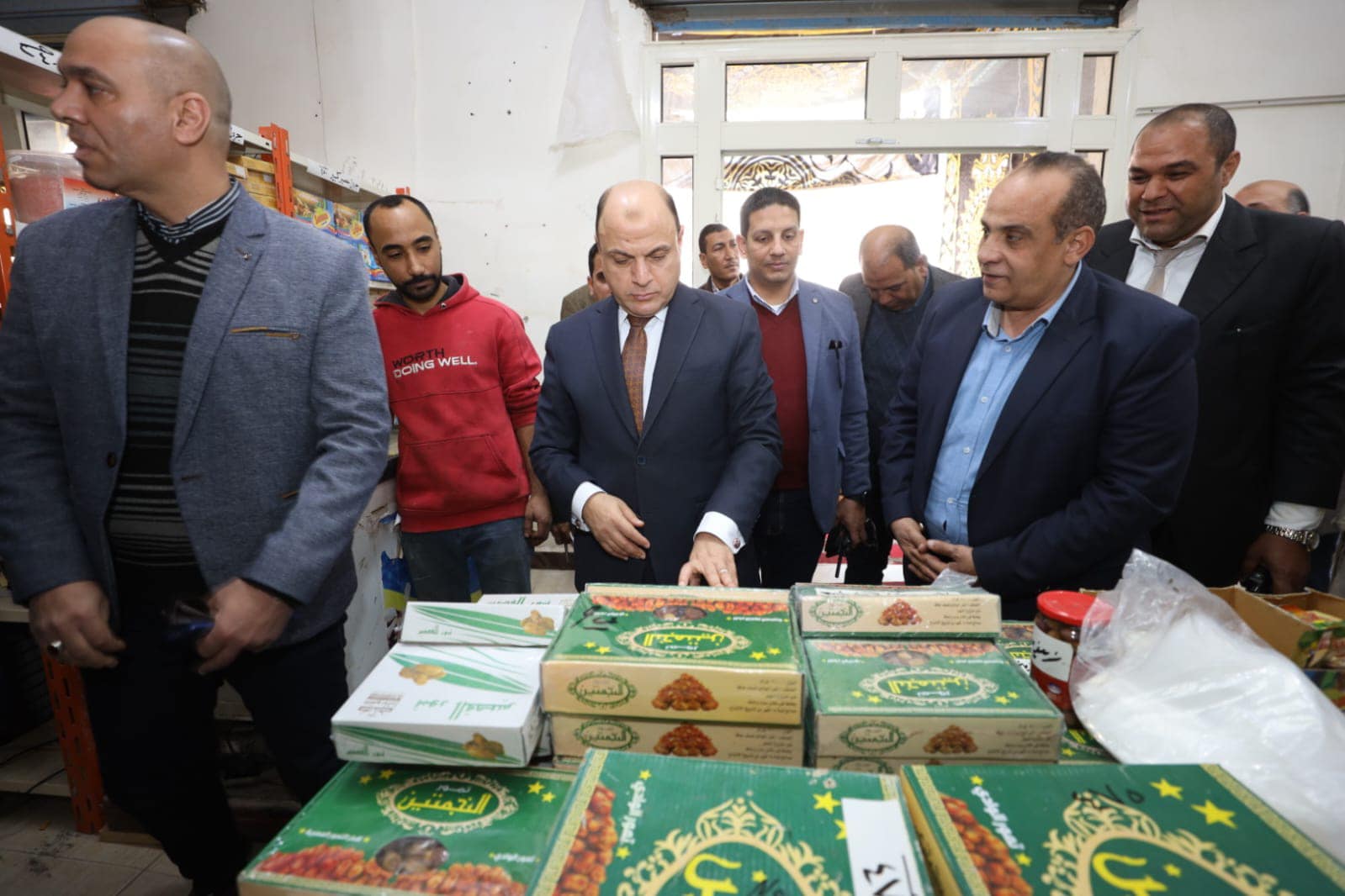 محافظ كفرالشيخ يتفقد معرض «أهلاً رمضان» بسيدي غازي بتخفيضات تصل لـ35% .. لتخفيف العبء عن كاهل المواطنين وتلبية احتياجاتهم  